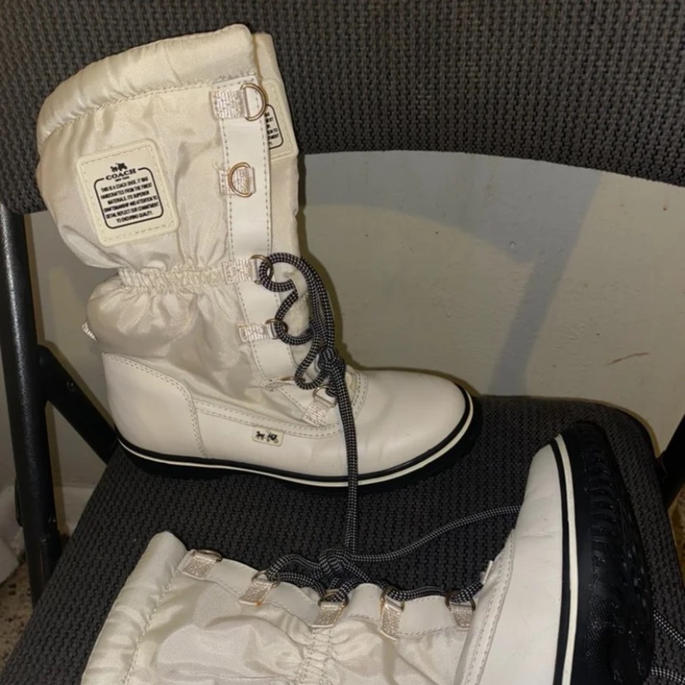 Coach girls white boots so 5 B